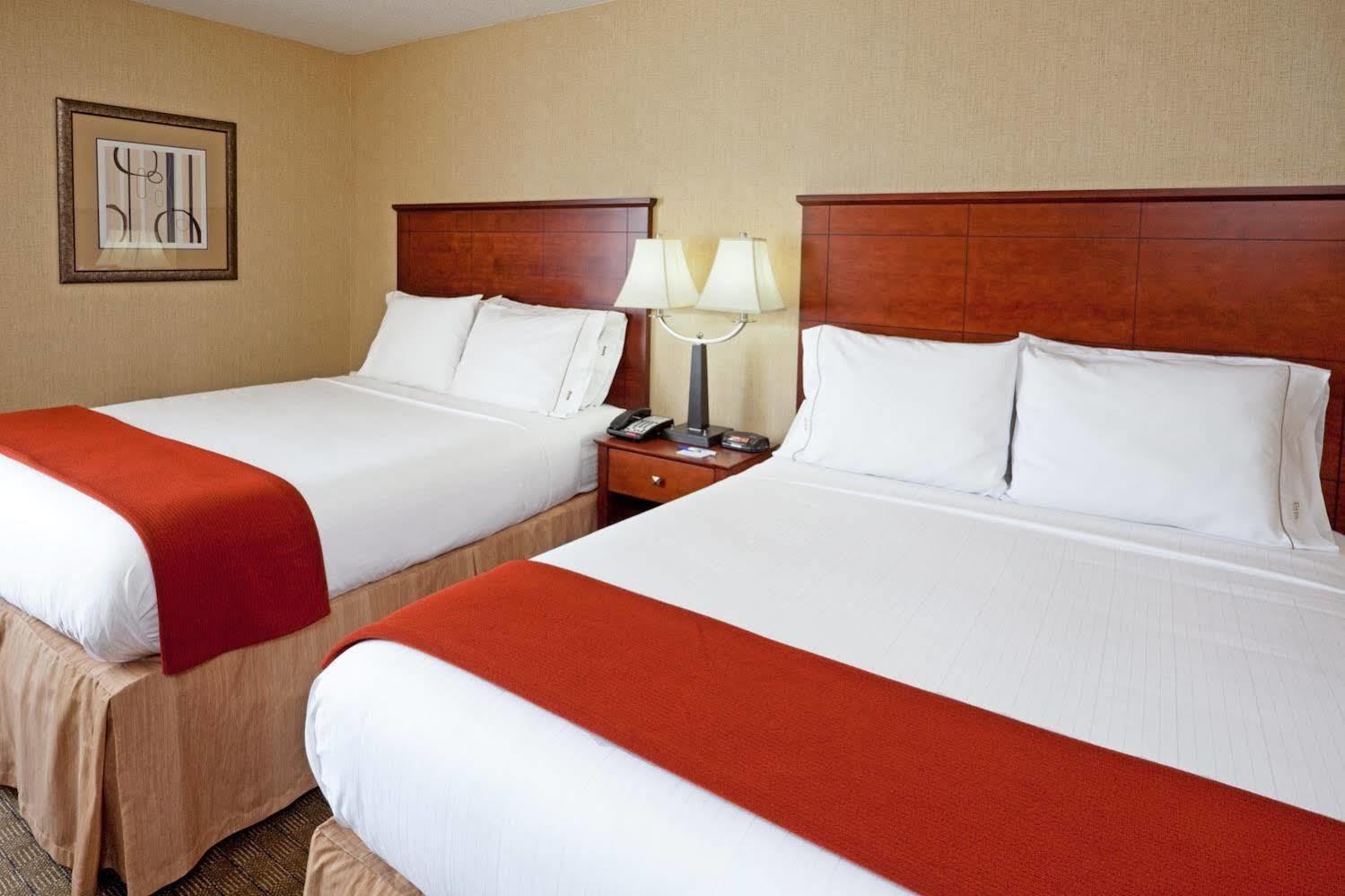 Holiday Inn Express Ramsey Mahwah By Ihg Exterior photo