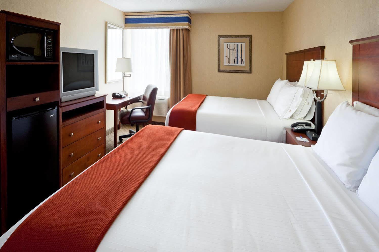 Holiday Inn Express Ramsey Mahwah By Ihg Exterior photo